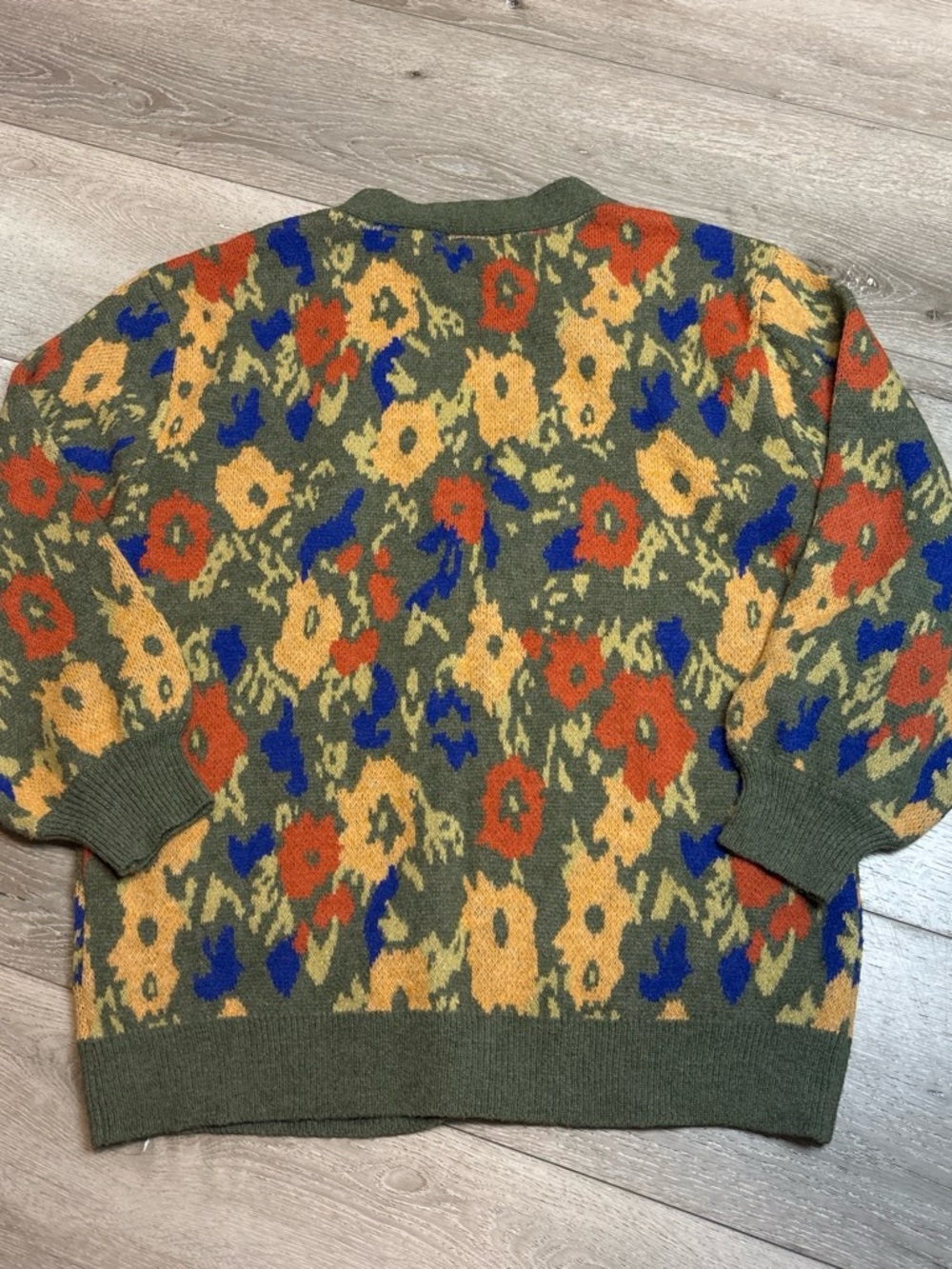 Flying Tomato Olive Green Abstract Floral Knit V-Neck Cardigan Sweater Medium - Picture 4 of 4